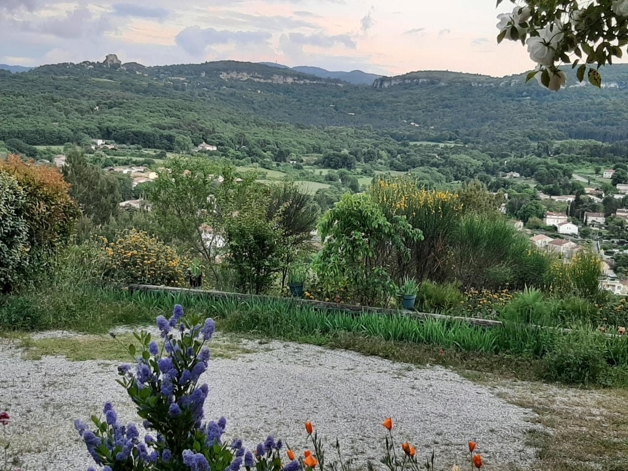 Апартаменти T.Belle Vue Panoramique Au Coeur Du Luberon 40M2 + Pergola . Jardin. P Апт Екстер'єр фото